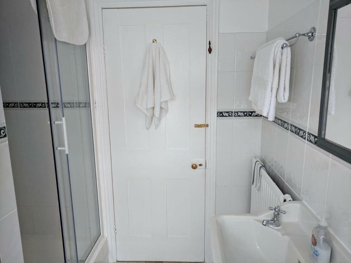 No. 23 Bed & Breakfast Wells Bagian luar foto